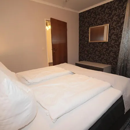 Konukevi Cafe Schneidewind 4*