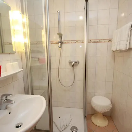 Cafe Schneidewind Konukevi 4*