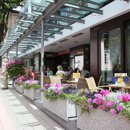 בית הארחה Cafe Schneidewind באד פירמונט