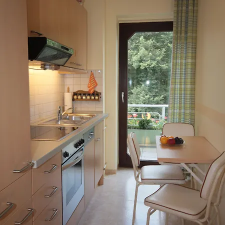 בית הארחה Cafe Schneidewind באד פירמונט