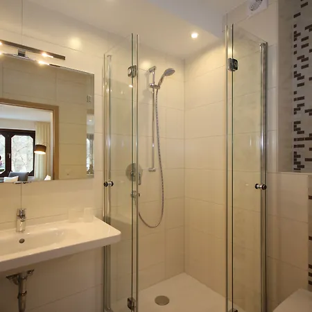 Cafe Schneidewind בית הארחה