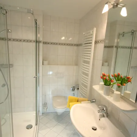 Konukevi Cafe Schneidewind 4*